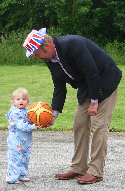 Redlingfield Dekek Sim and Grandaughter Daisy Chilvers IMG 6999